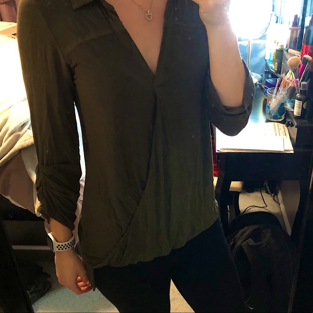 Adorable wrap front quarter sleeve!